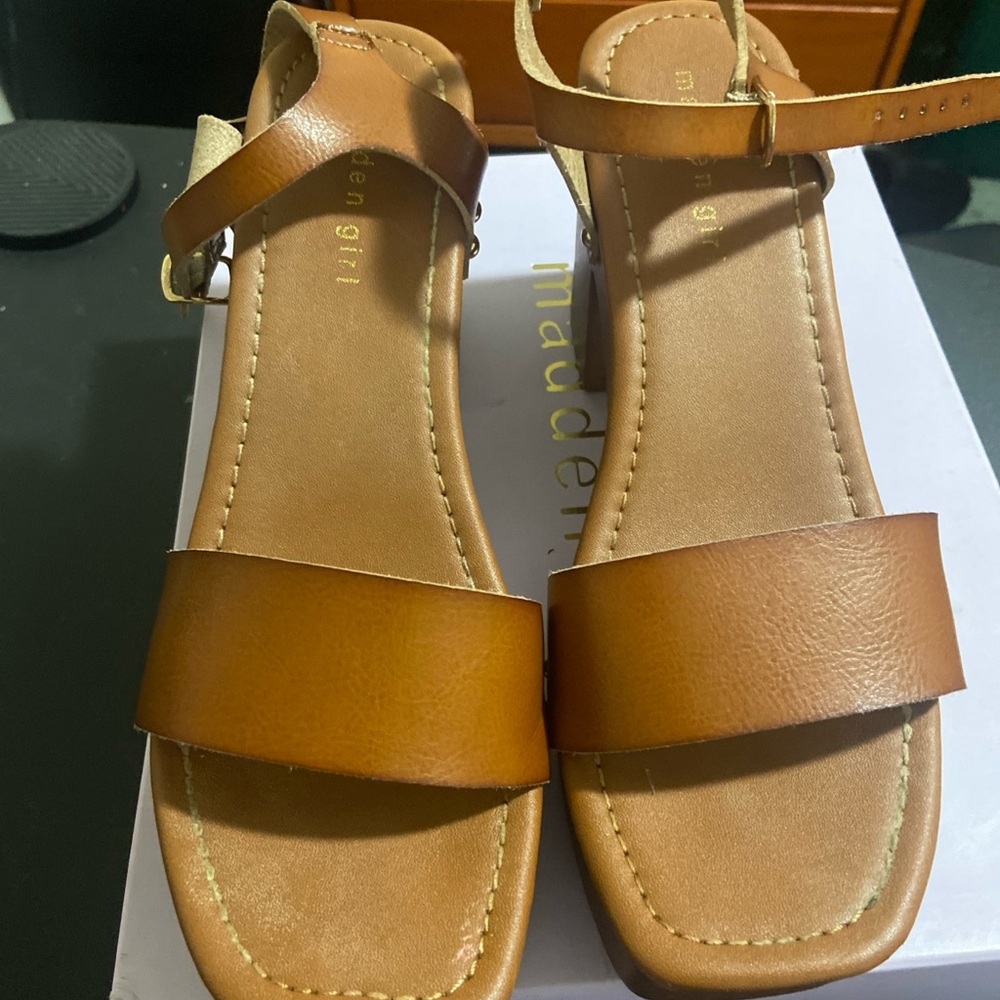 Madden Girl Tan Platform Sandals - Picture 3 of 5